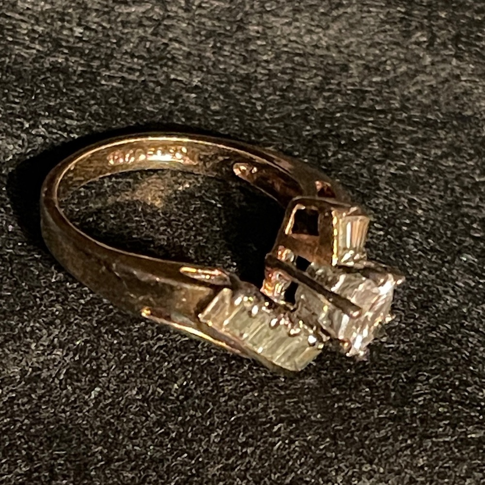 Gold-Tone Women’s Ring with Clear Stones - Gold.Size 7.5